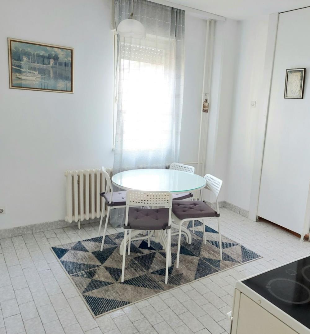 Blok 24, 2-soban, 56m,