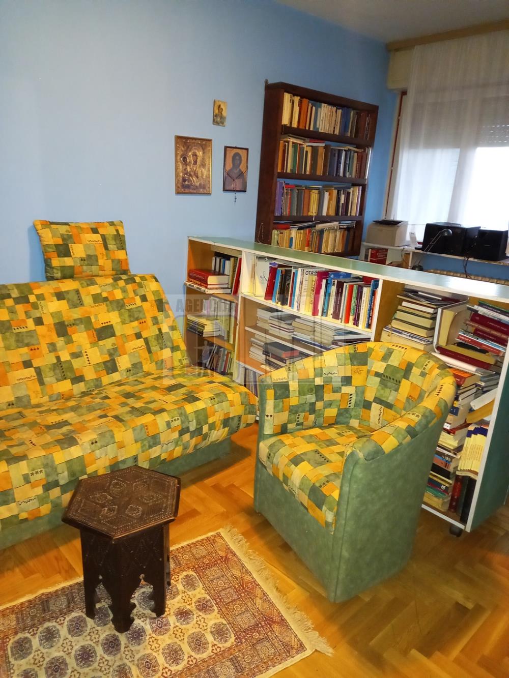 Hotel YU , uknjižen, 67m