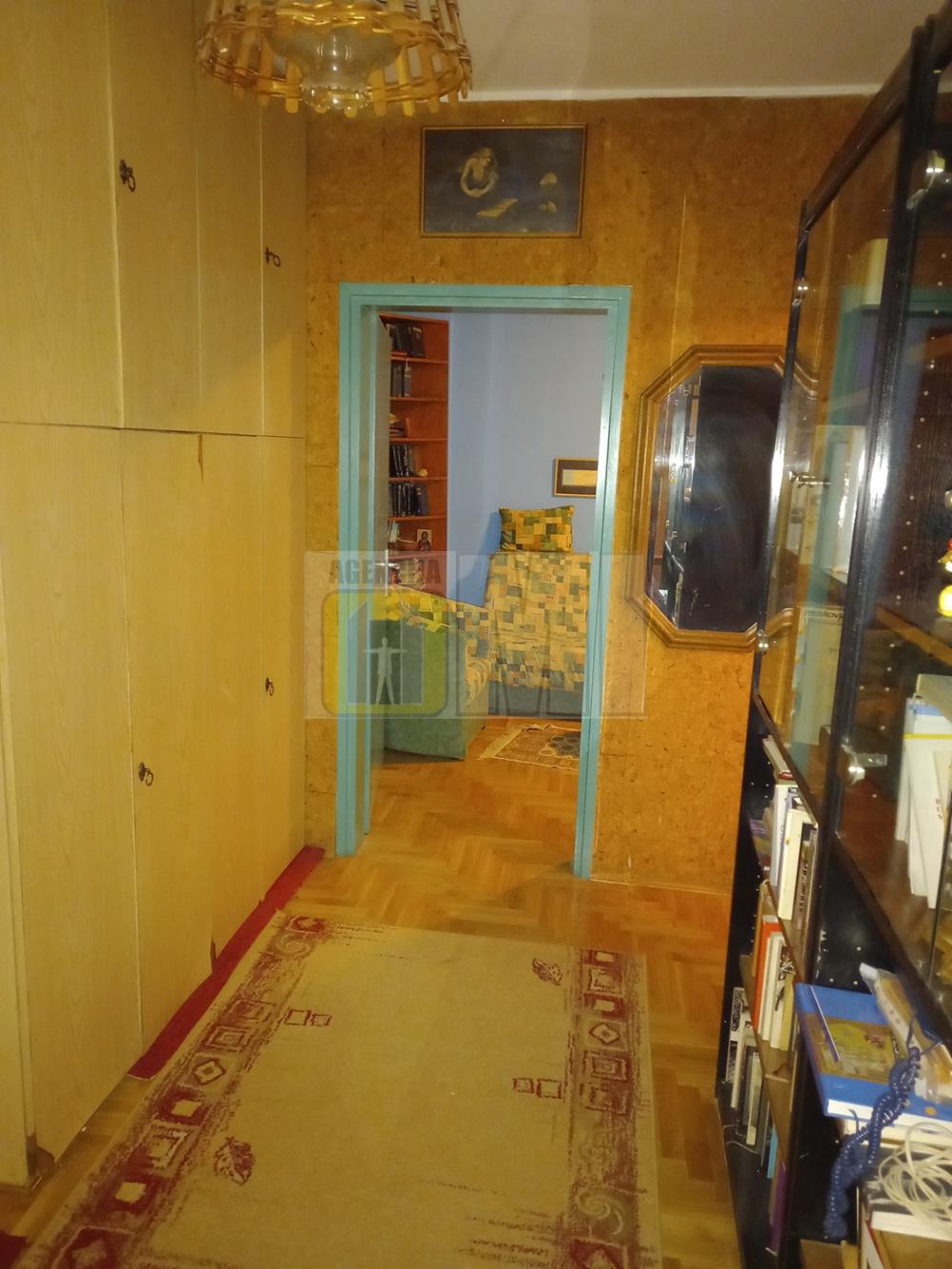 Hotel YU , uknjižen, 67m