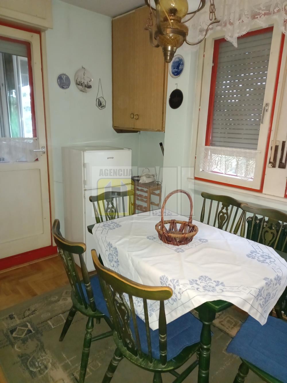 Hotel YU , uknjižen, 67m