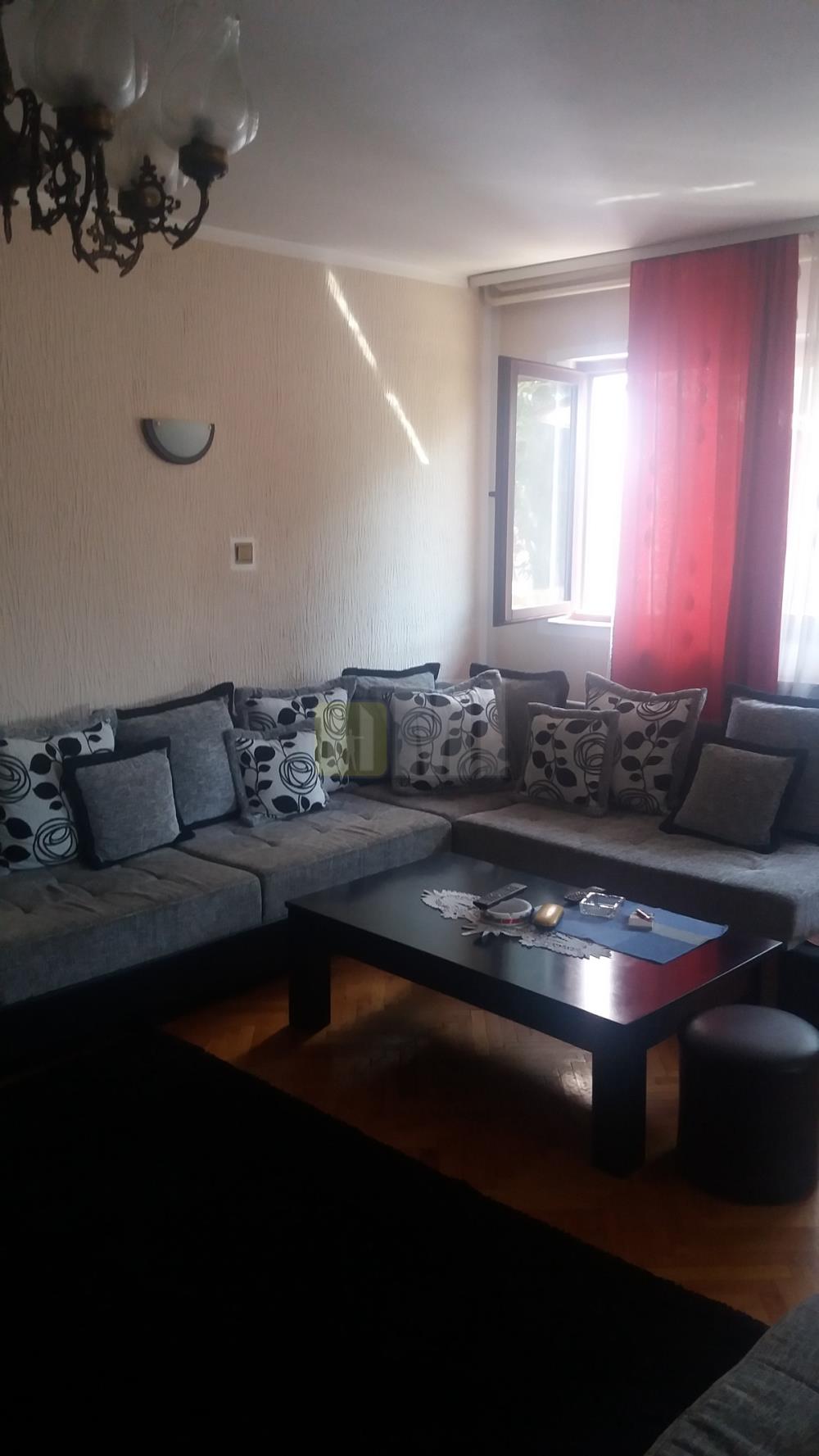 Surčin, kuća 183m+4a, 160.000 €