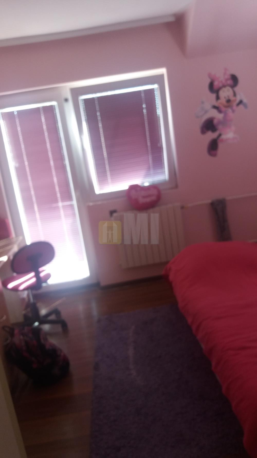 Surčin, kuća 183m+4a, 160.000 €