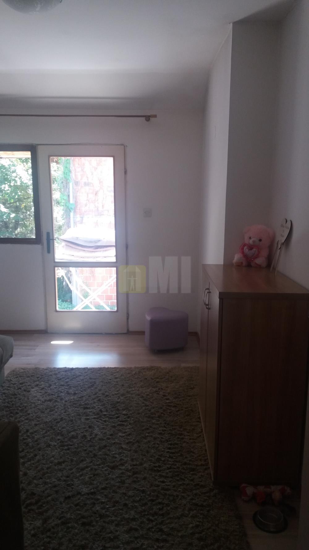 Surčin, kuća 183m+4a, 160.000 €