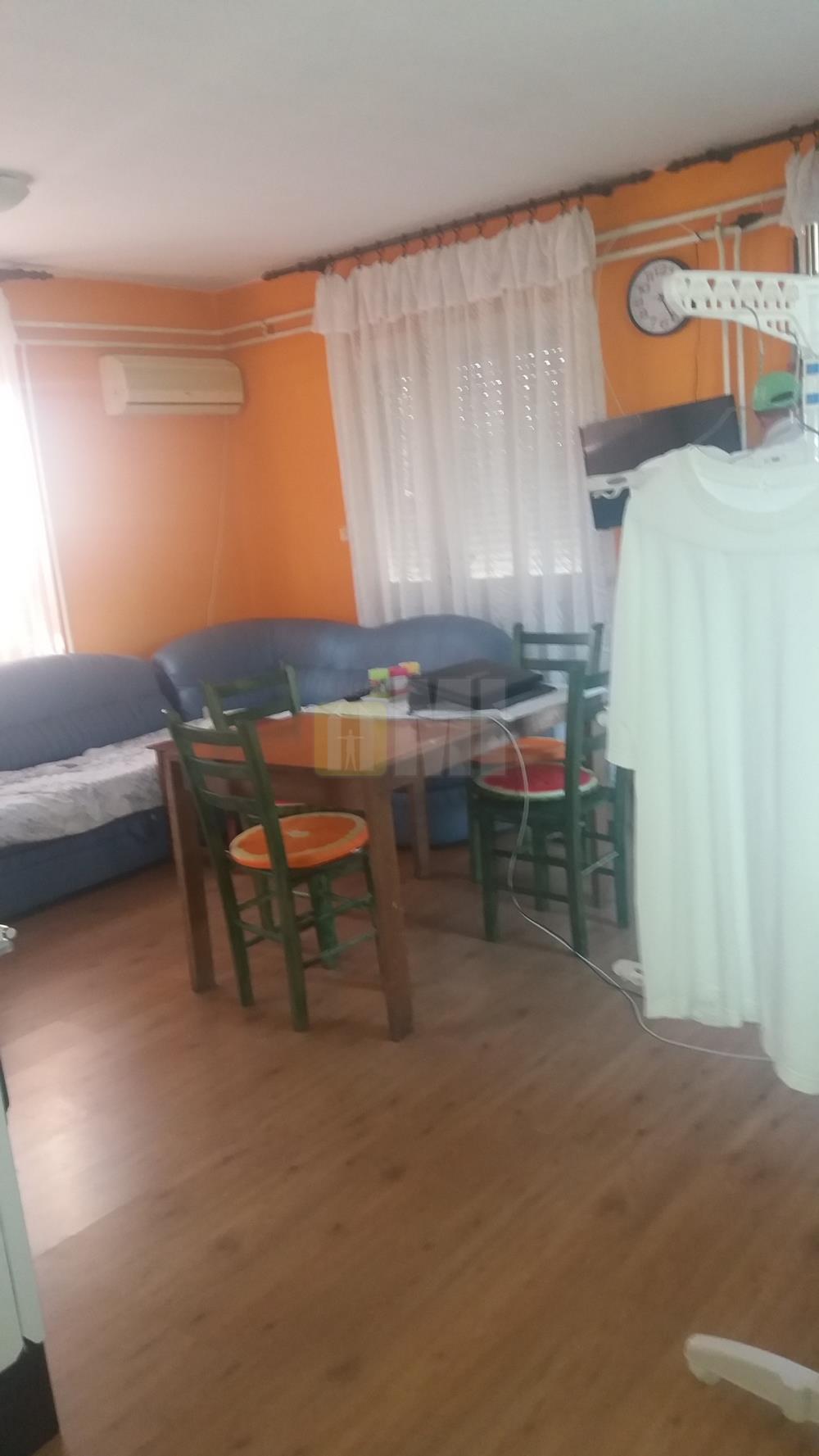 Surčin, kuća 540m+8a, 300.000 €