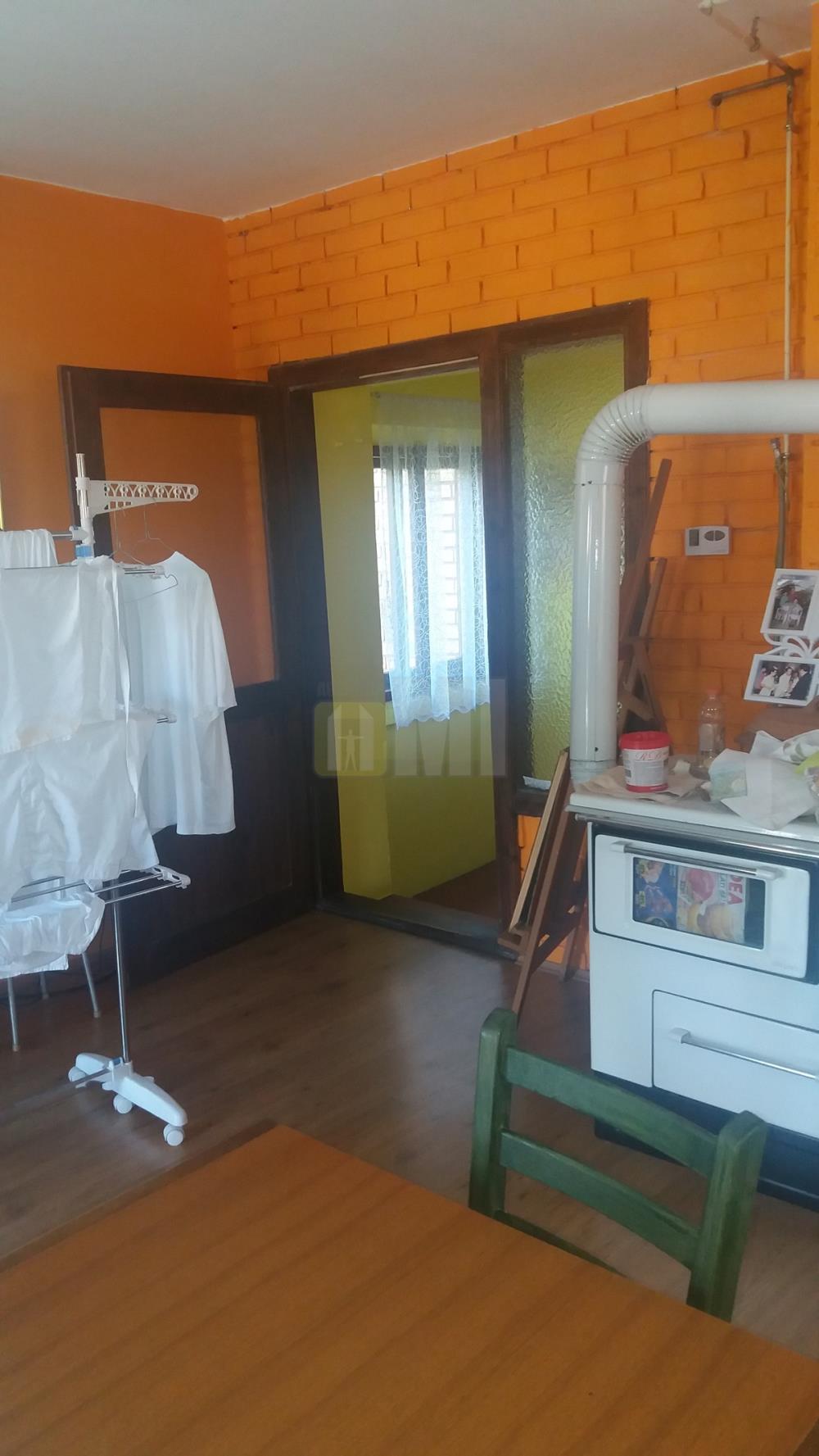 Surčin, kuća 540m+8a, 300.000 €