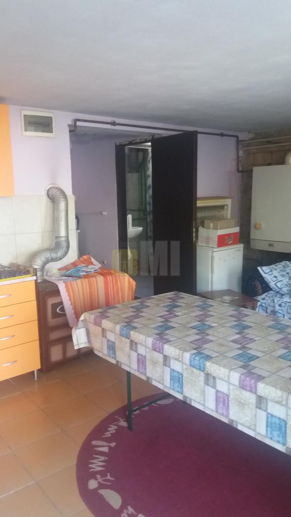 Surčin, kuća 540m+8a, 300.000 €