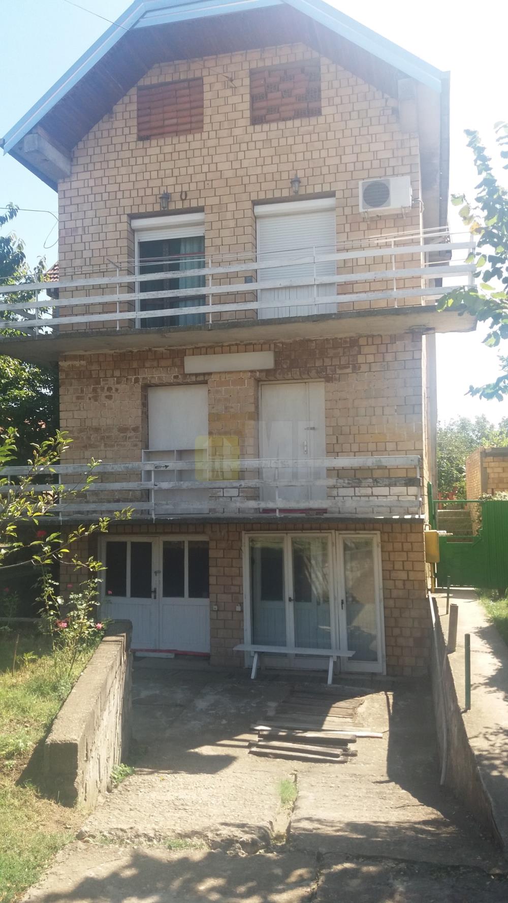 Surčin, kuća 540m+8a, 300.000 €