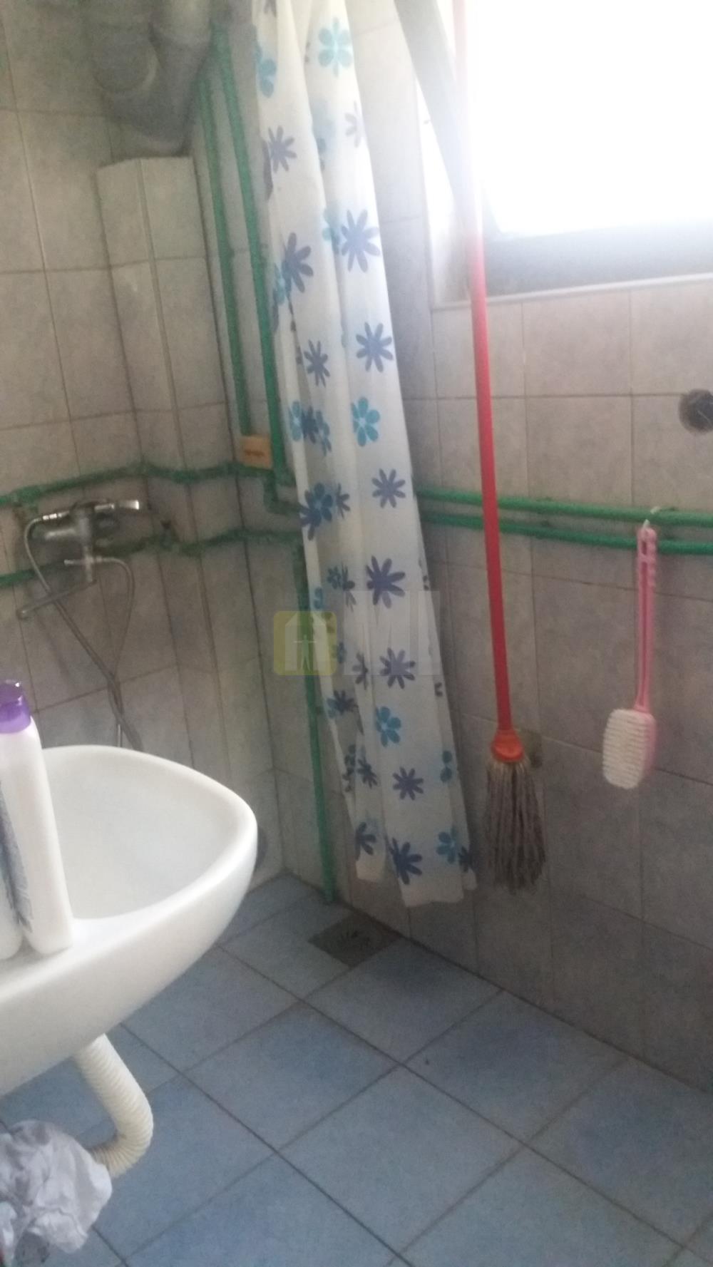 Surčin, kuća 540m+8a, 300.000 €