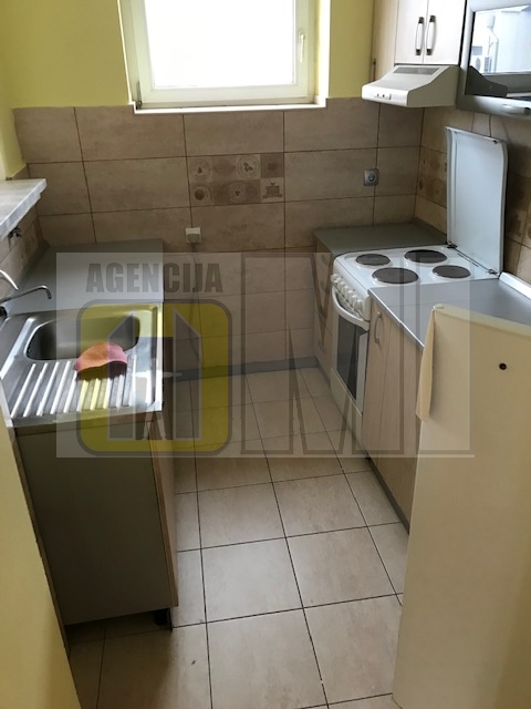Vračar, kod hrama, 3-soban, polunamešten