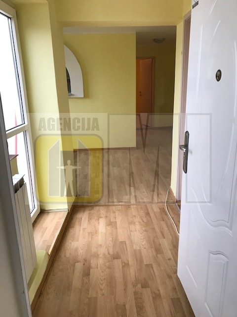 Vračar, kod hrama, 3-soban, polunamešten