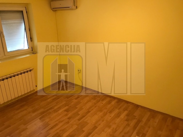 Vračar, kod hrama, 3-soban, polunamešten