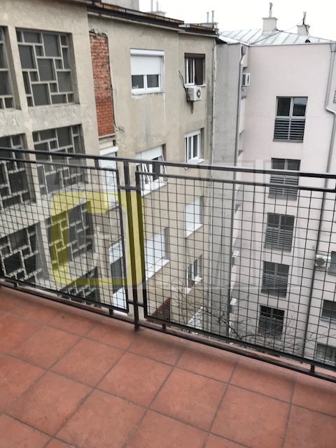 Vračar, kod hrama, 3-soban, polunamešten