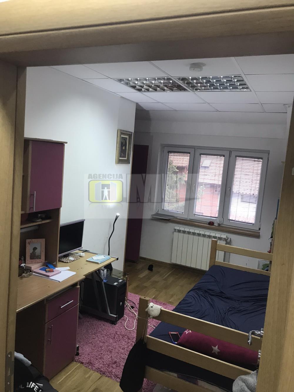 Zemun, Kalvarija, Vikentija Rakića, kuća, vertikala, 200m2 na 2 ara